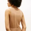 Rochie fără mâneci plisată din materiale mixte Rochie fără mâneci plisată din materiale mixte