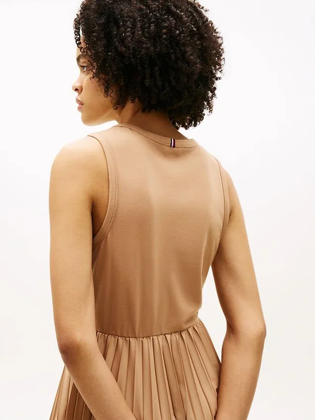 Rochie fără mâneci plisată din materiale mixte Rochie fără mâneci plisată din materiale mixte