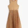 Rochie fără mâneci plisată din materiale mixte Rochie fără mâneci plisată din materiale mixte