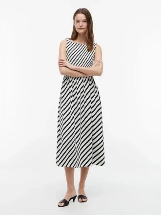 Rochie maxi din crep cu dungi și pliuri