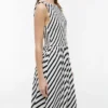 Rochie maxi din crep cu dungi și pliuri Rochie maxi din crep cu dungi și pliuri