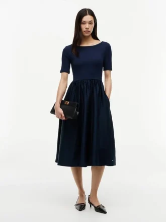 Rochie midi cu mâneci scurte din materiale mixte