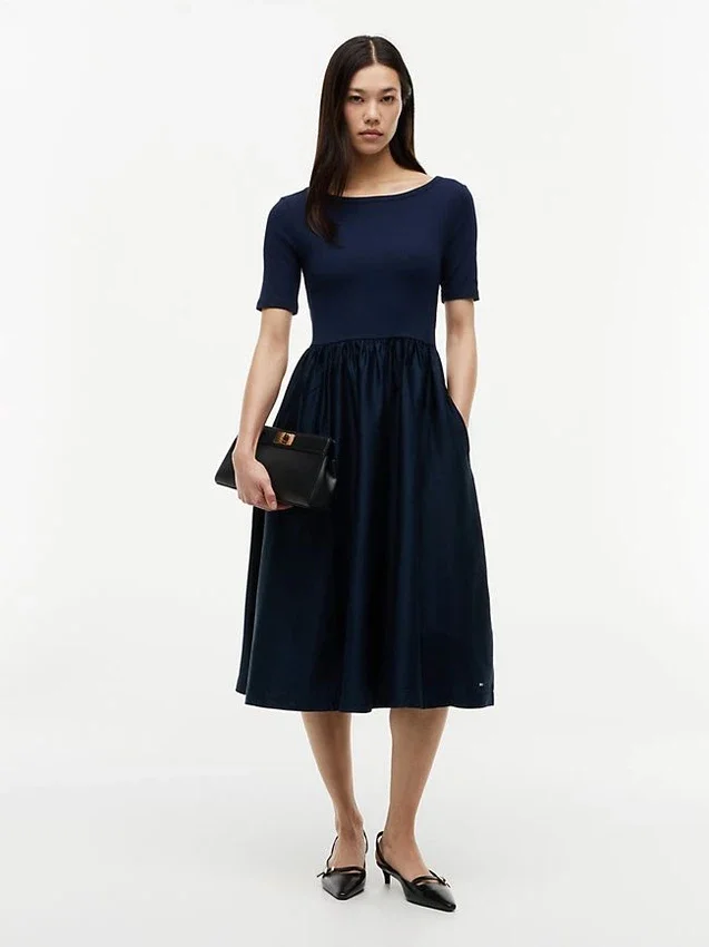 Rochie midi cu mâneci scurte din materiale mixte Rochie midi cu mâneci scurte din materiale mixte