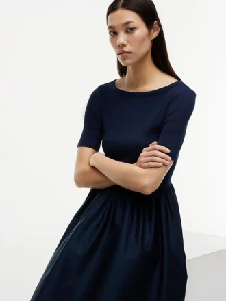 Rochie midi cu mâneci scurte din materiale mixte