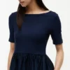 Rochie midi cu mâneci scurte din materiale mixte Rochie midi cu mâneci scurte din materiale mixte