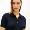 Rochie mini polo din tricot cu nervuri și nasturi aurii Rochie mini polo din tricot cu nervuri și nasturi aurii