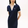 Rochie polo brodată cu inscripția Hilfiger