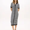 Rochie-pulover ușoară cu dungi Rochie-pulover ușoară cu dungi