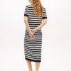 Rochie-pulover ușoară cu dungi Rochie-pulover ușoară cu dungi