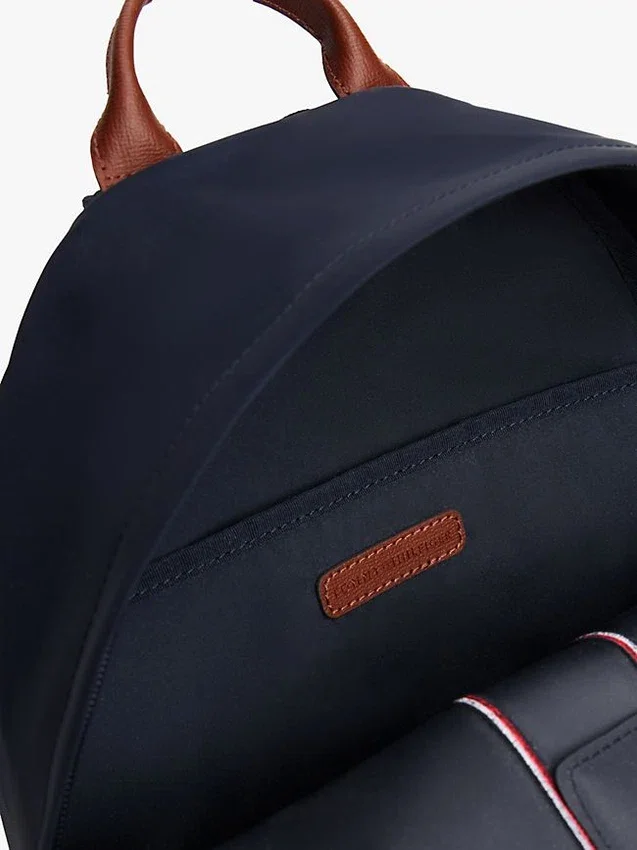 Rucsac cu dungi caracteristice Rucsac cu dungi caracteristice