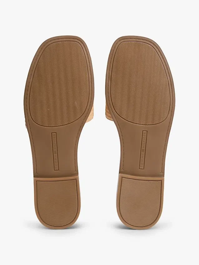 Sandale cu monogramă brodată Sandale cu monogramă brodată