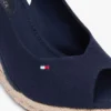 Sandale cu talpă înaltă și curea în spate Sandale cu talpă înaltă și curea în spate