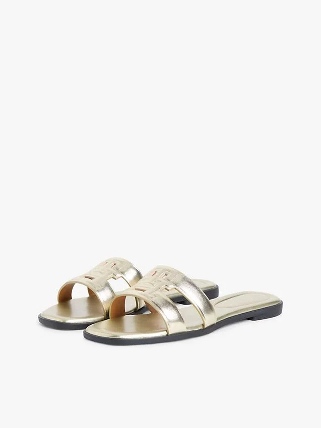 Sandale din piele metalizată cu curea cu monogramă Sandale din piele metalizată cu curea cu monogramă