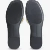 Sandale din piele metalizată cu curea cu monogramă Sandale din piele metalizată cu curea cu monogramă