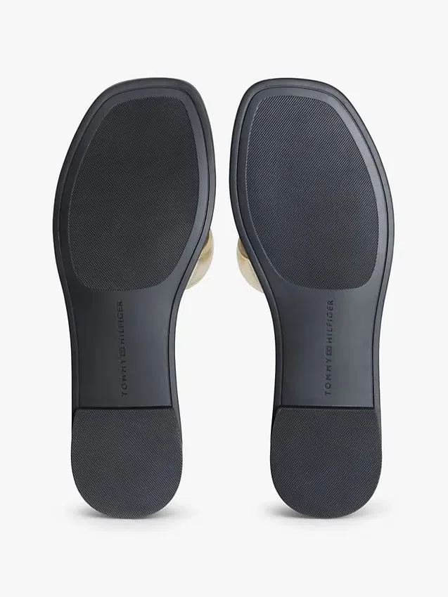 Sandale din piele metalizată cu curea cu monogramă Sandale din piele metalizată cu curea cu monogramă