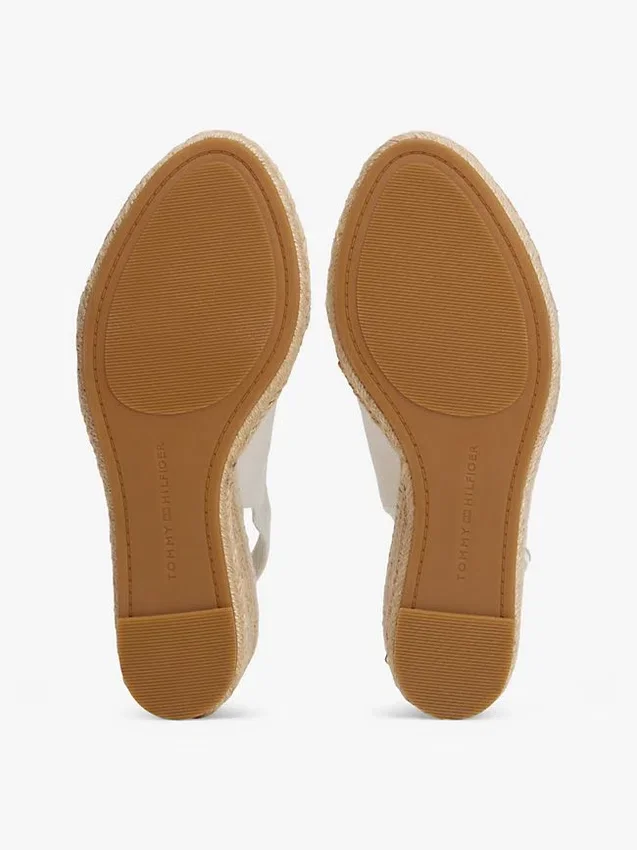 Sandale espadrile cu talpă înaltă și baretă în spate Sandale espadrile cu talpă înaltă și baretă în spate