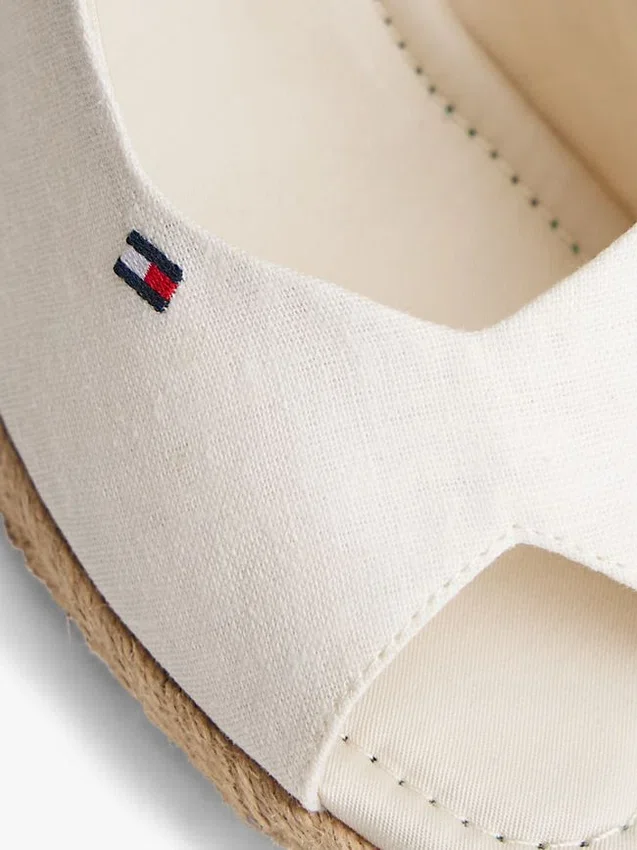 Sandale espadrile cu talpă înaltă și baretă în spate Sandale espadrile cu talpă înaltă și baretă în spate