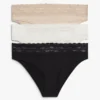 Set de 3 slipuri de bikini cu bordură din dantelă Set de 3 slipuri de bikini cu bordură din dantelă