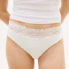 Set de 3 slipuri de bikini cu bordură din dantelă Set de 3 slipuri de bikini cu bordură din dantelă