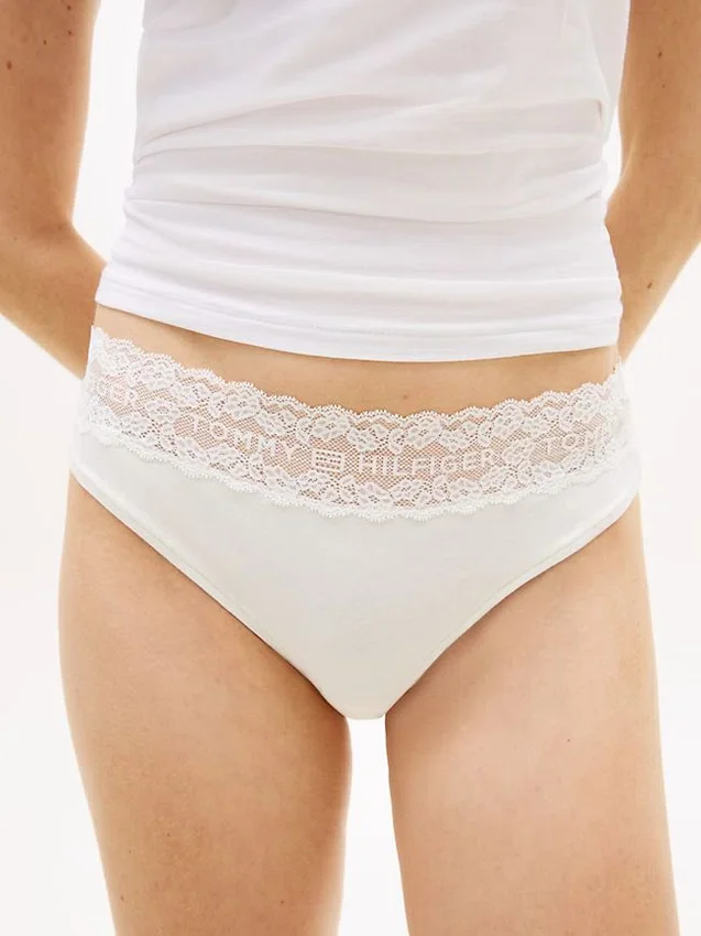 Set de 3 slipuri de bikini cu bordură din dantelă Set de 3 slipuri de bikini cu bordură din dantelă