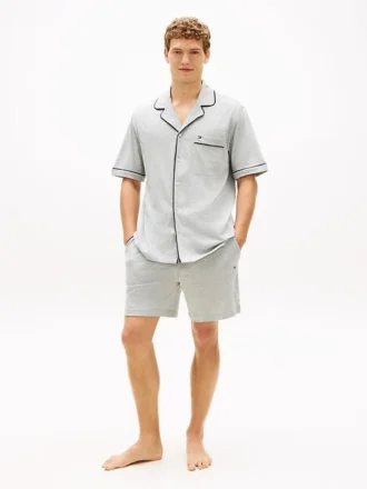 Set de pijamale cu cămașă cu mâneci scurte și pantaloni scurți Set de pijamale cu cămașă cu mâneci scurte și pantaloni scurți