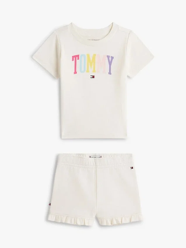 Set de tricou și pantaloni scurți cu logo Tommy pentru bebeluși Set de tricou și pantaloni scurți cu logo Tommy pentru bebeluși