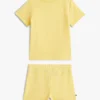 Set tricou și pantaloni scurți cu logo steag pentru bebeluși Set tricou și pantaloni scurți cu logo steag pentru bebeluși