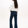 Tommy Jeans Blugi cu talie joasă, croi evazat și buzunare Tommy Jeans Blugi cu talie joasă, croi evazat și buzunare