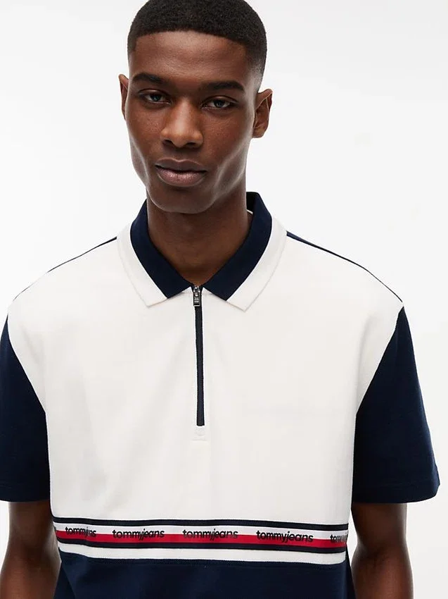 Tommy Jeans Polo relaxat cu fermoar pe un sfert Tommy Jeans Polo relaxat cu fermoar pe un sfert