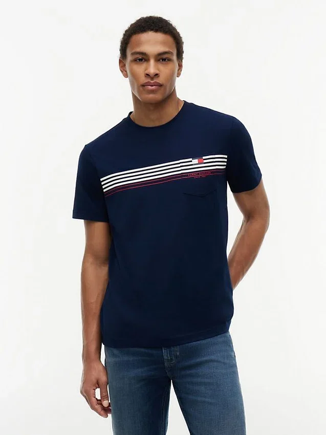 Tricou cu buzunar cu dungi pe piept Tricou cu buzunar cu dungi pe piept