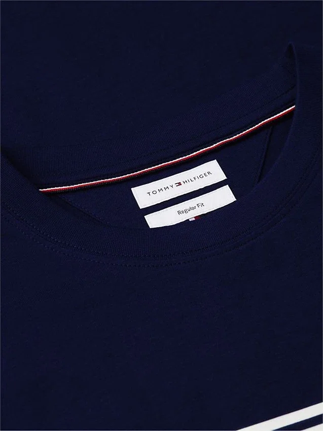 Tricou cu buzunar cu dungi pe piept Tricou cu buzunar cu dungi pe piept