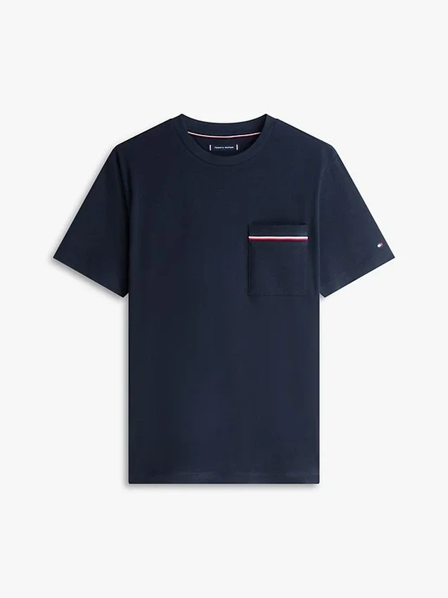Tricou cu buzunar și dungi caracteristice Tricou cu buzunar și dungi caracteristice