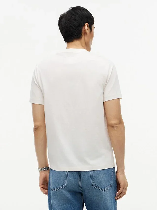 Tricou cu buzunar și dungi pe piept Tricou cu buzunar și dungi pe piept
