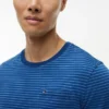 Tricou cu buzunar și dungi vopsit în indigo Tricou cu buzunar și dungi vopsit în indigo