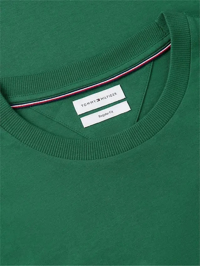 Tricou cu buzunar și logo floral Tricou cu buzunar și logo floral