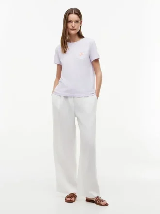 Tricou cu buzunar și monogramă brodată