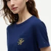 Tricou cu buzunar și monogramă brodată Tricou cu buzunar și monogramă brodată