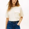 Tricou cu croială lejeră și buzunar cu nasture auriu Tricou cu croială lejeră și buzunar cu nasture auriu