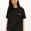 Tricou cu croială lejeră și buzunar cu nasture auriu Tricou cu croială lejeră și buzunar cu nasture auriu