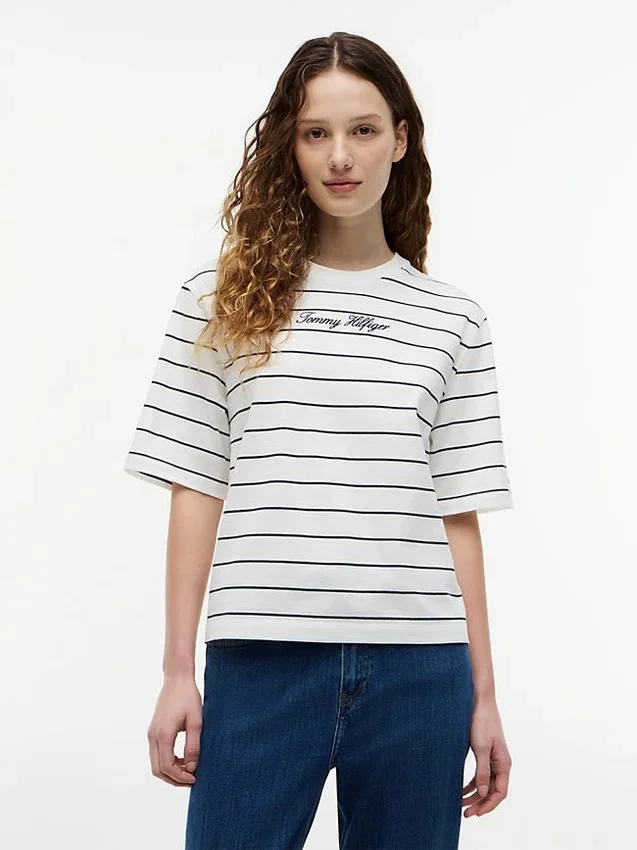 Tricou cu croială lejeră și inscripție brodată Tricou cu croială lejeră și inscripție brodată