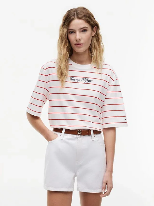 Tricou cu croială lejeră și inscripție brodată Tricou cu croială lejeră și inscripție brodată