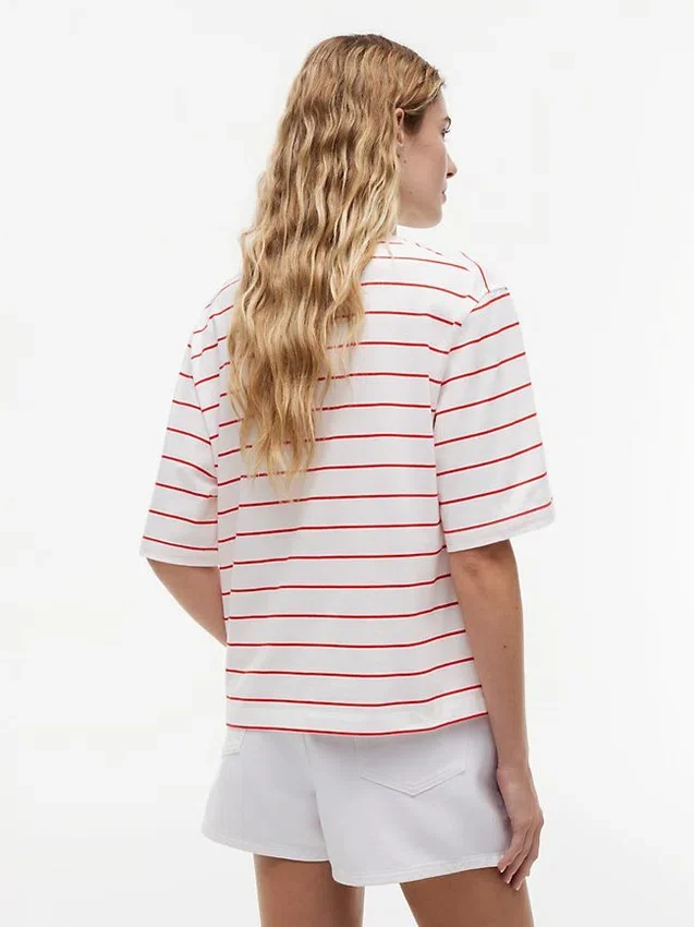 Tricou cu croială lejeră și inscripție brodată Tricou cu croială lejeră și inscripție brodată