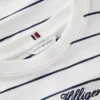 Tricou cu croială lejeră și inscripție brodată Tricou cu croială lejeră și inscripție brodată
