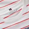 Tricou cu croială lejeră și inscripție brodată Tricou cu croială lejeră și inscripție brodată