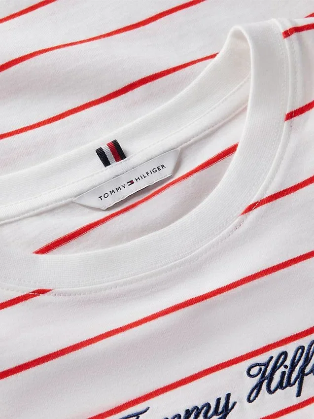 Tricou cu croială lejeră și inscripție brodată Tricou cu croială lejeră și inscripție brodată