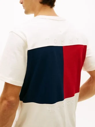Tricou cu croială lejeră și logo cu steag pe spate