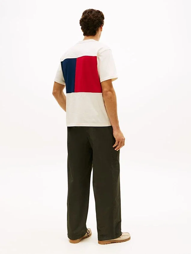 Tricou cu croială lejeră și logo cu steag pe spate Tricou cu croială lejeră și logo cu steag pe spate