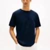 Tricou cu croială relaxată și logo cu steag pe spate Tricou cu croială relaxată și logo cu steag pe spate