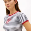 Tricou cu dungi și monogramă brodată Tricou cu dungi și monogramă brodată