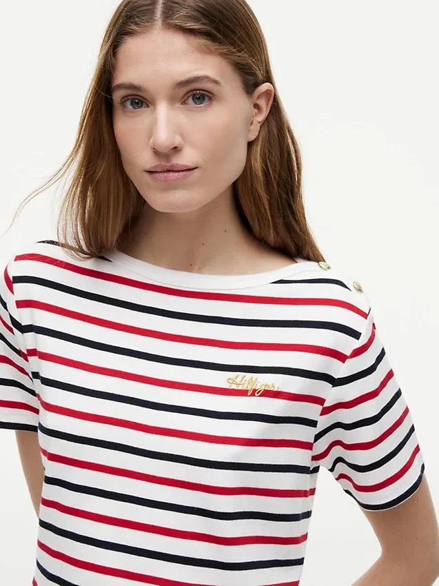 Tricou cu dungi și nasturi aurii Tricou cu dungi și nasturi aurii